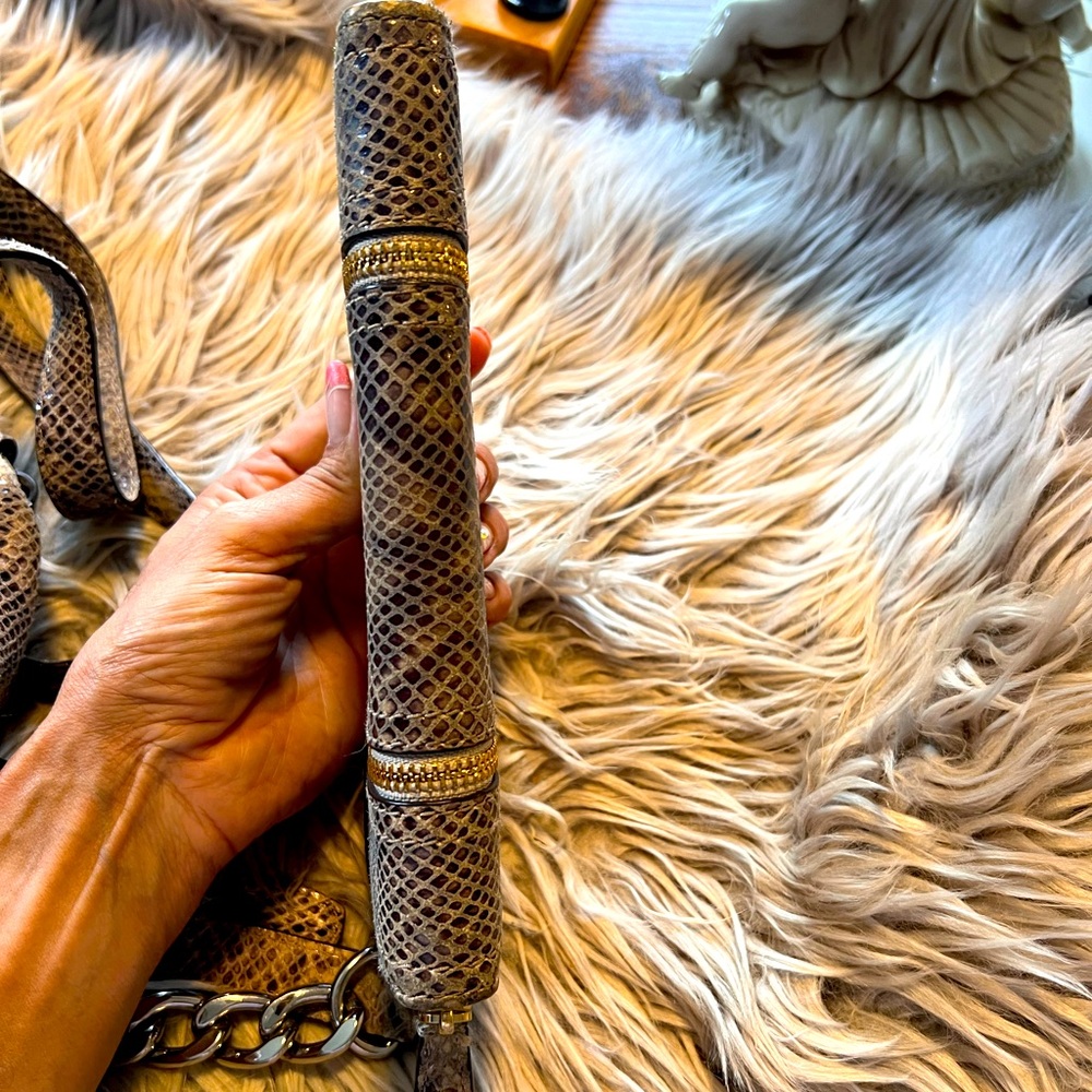 MICHAEL KORS MOXLEY DARK SAND PYTHON LEATHER+GOLD ZIP CLUTCH WALLET